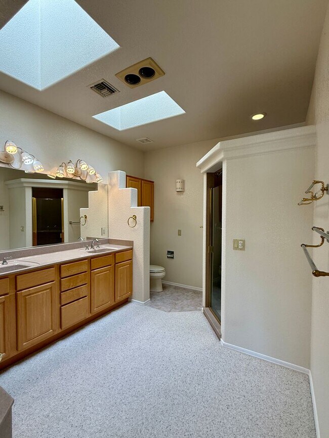 Building Photo - Pending - Long term