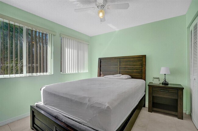 Building Photo - 1726 SW 110th Terrace