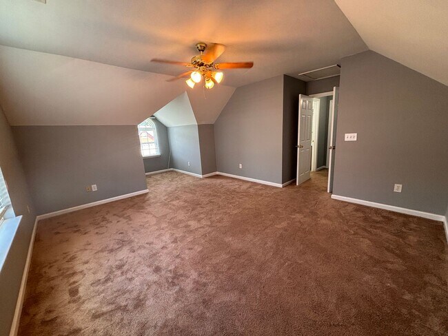 Building Photo - 5 Bedrooms- 3 Bathroom- House in West Rome!
