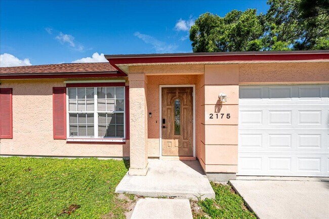 Building Photo - 2175 SE Heathwood Cir