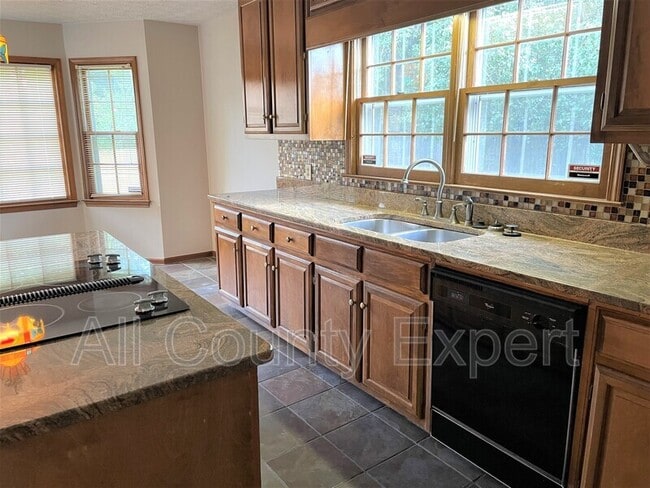 Building Photo - 2470 Valentines Ct