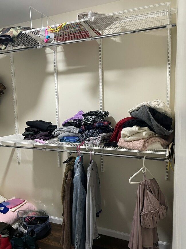 Building Photo - 753 Hanbury Dr