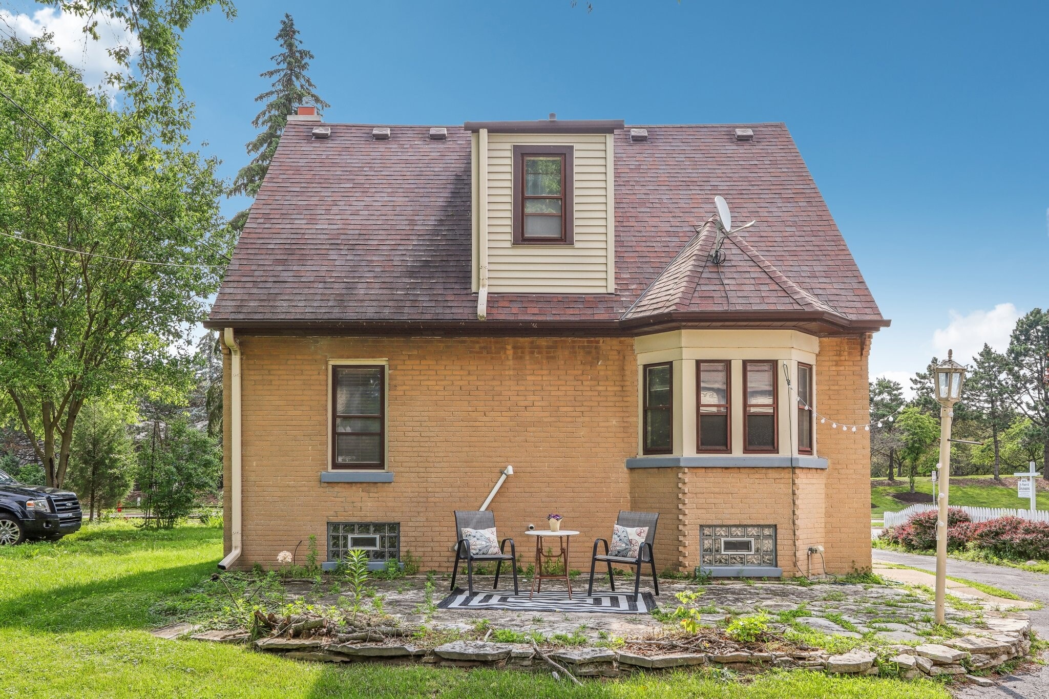 Building Photo - 6225 N Green Bay Ave