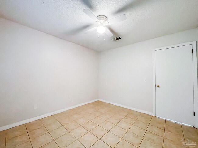 Building Photo - 9049 Bluebay Ln