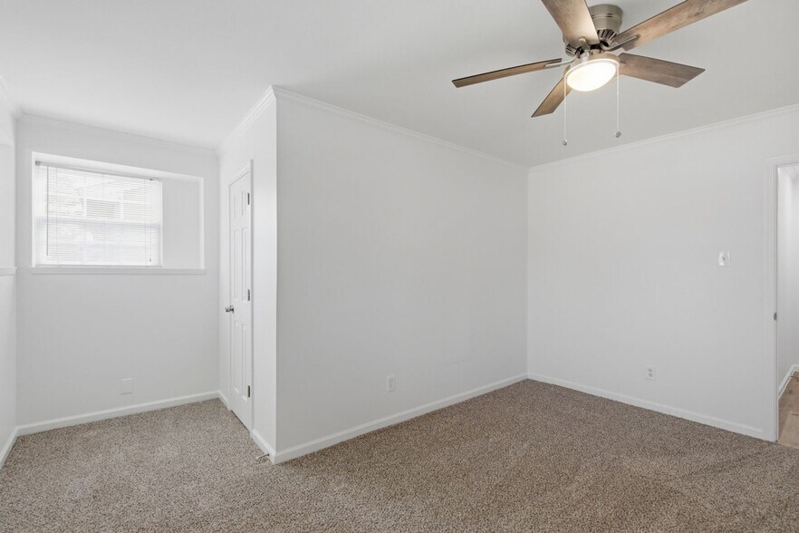 Building Photo - 6011 Bankside Dr