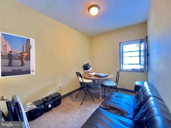 Building Photo - 1435 W Norris St