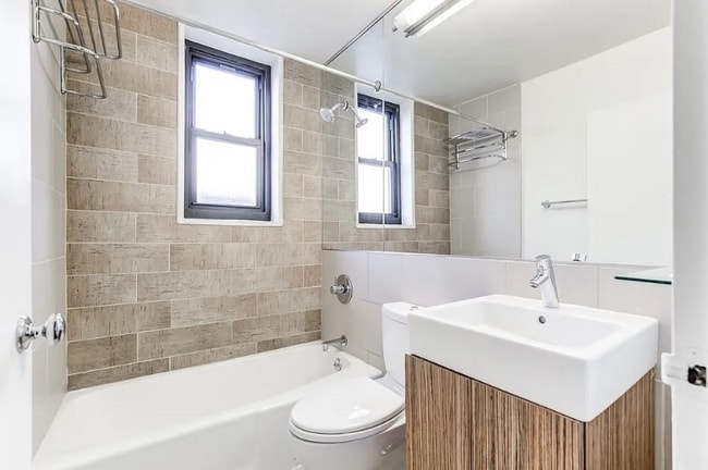 Building Photo - 200 E 82nd St