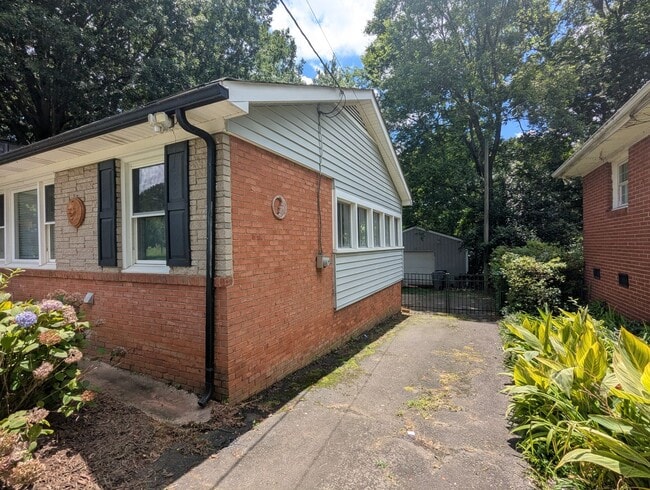 Building Photo - Ranch with Fence and 20x30 Garage/Workshop with Electric Close to Light Rail
