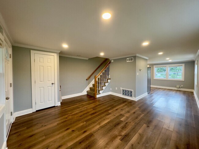 Building Photo - 2113 Larkhall Rd