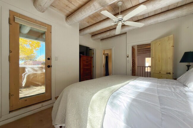 Building Photo - 624 Galisteo St