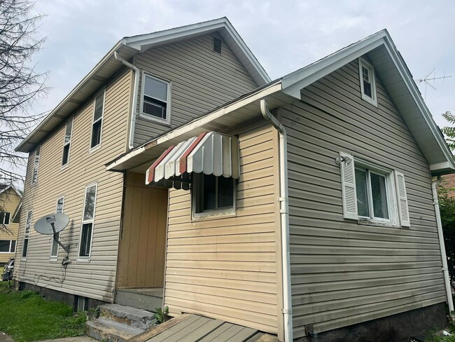 Building Photo - 506 Waldo St