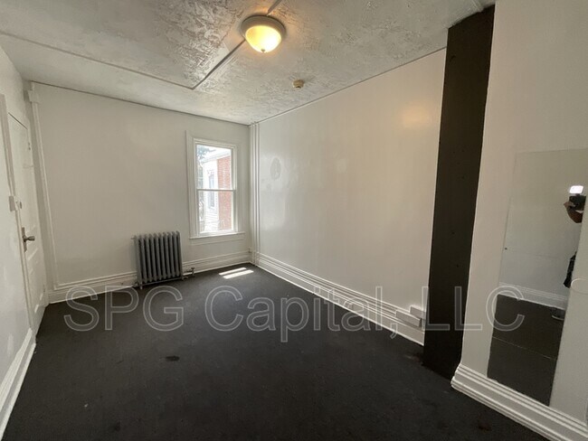 Building Photo - 286 W Jackson St