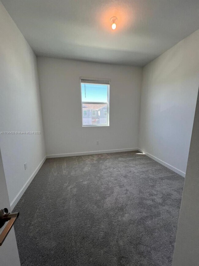 Building Photo - 524 Rivergrass St
