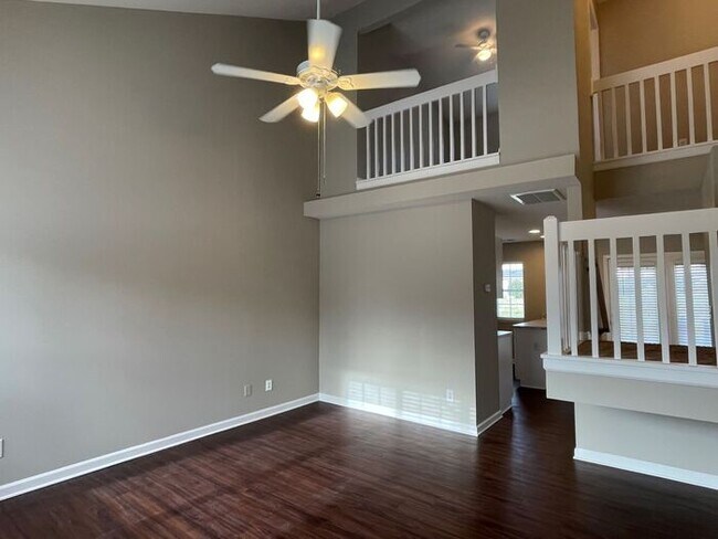 Building Photo - NW Townhome off of New Garden, Updated, Wo...