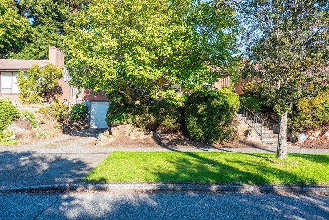 Building Photo - Beautiful Magnolia Brick close to village ...