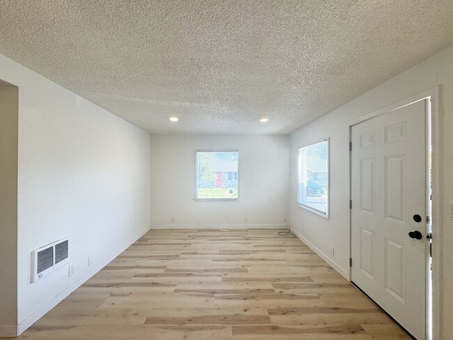 Building Photo - 2210 W 19th Ave