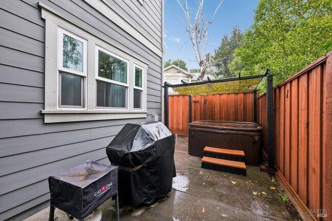 Building Photo - 4 Courtney Ln