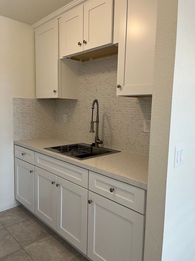 Building Photo - 007