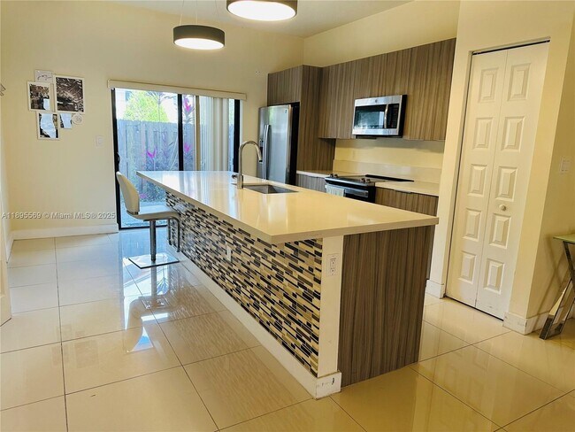 Building Photo - 7855 NW 104th Ave