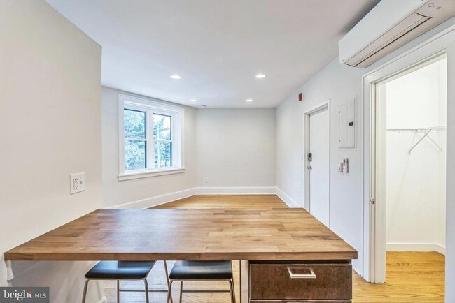 Building Photo - 5150 Ridge Ave