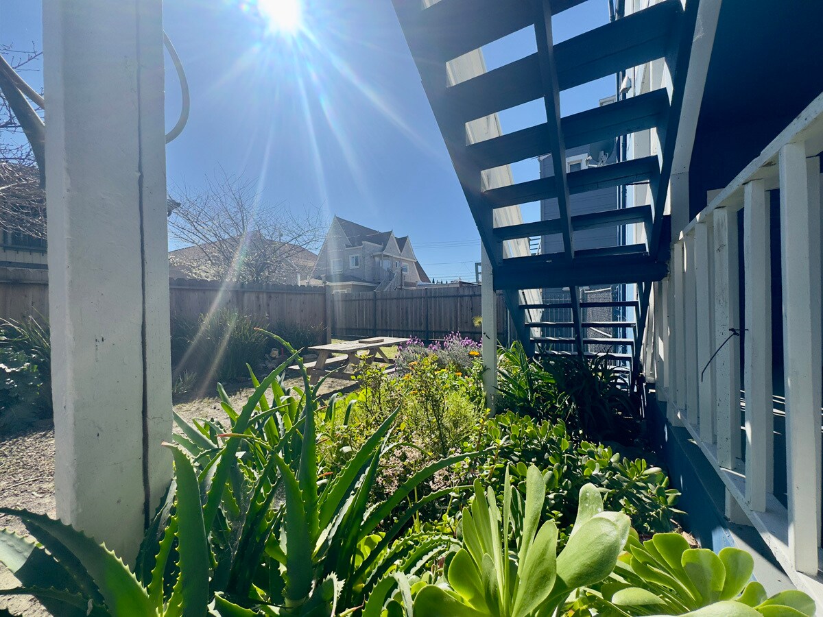 Building Photo - 3218 West St