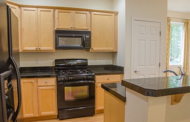 Building Photo - 3 Bed 2.5 Bath Single-family House Availab...