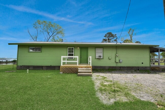 Building Photo - 17111 River Rd