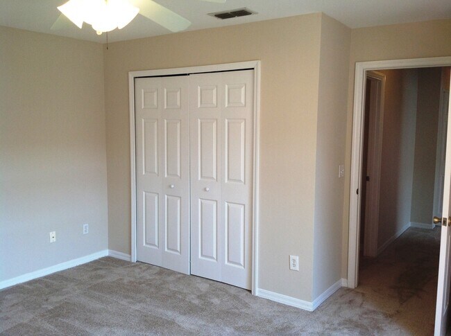 Building Photo - Spacious three bed at The Hamptons