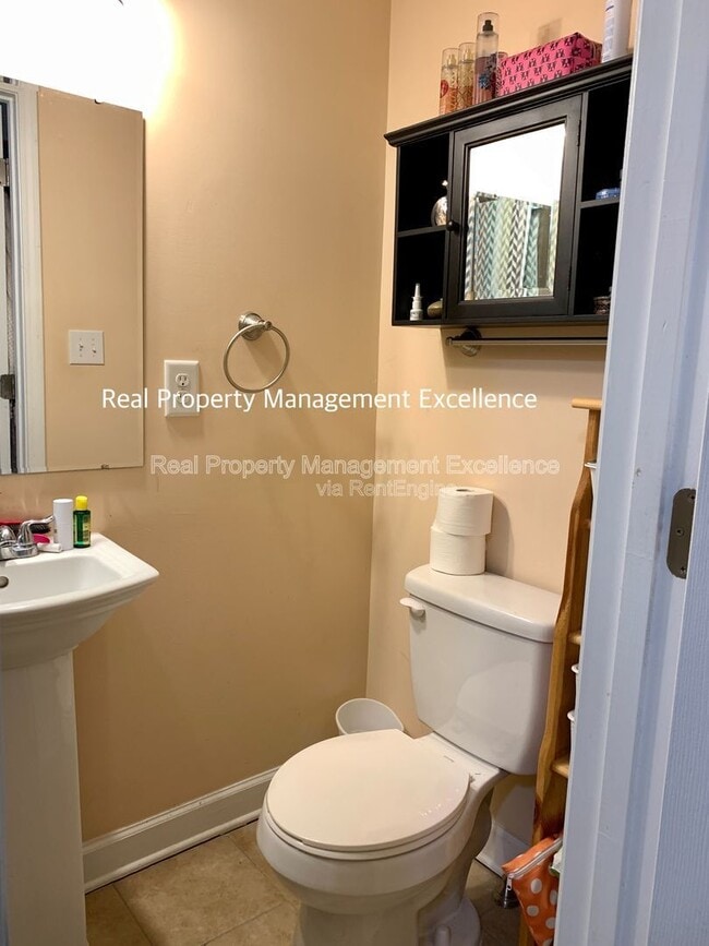 Building Photo - 629 S Peedin Ave