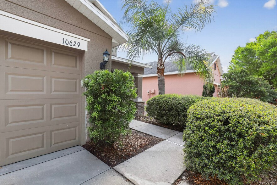 Building Photo - 10629 Shady Preserve Dr