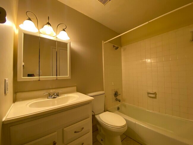 Building Photo - 2506 Waldemar Ln