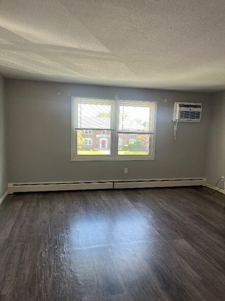 Building Photo - 250 Bloomfield Ave