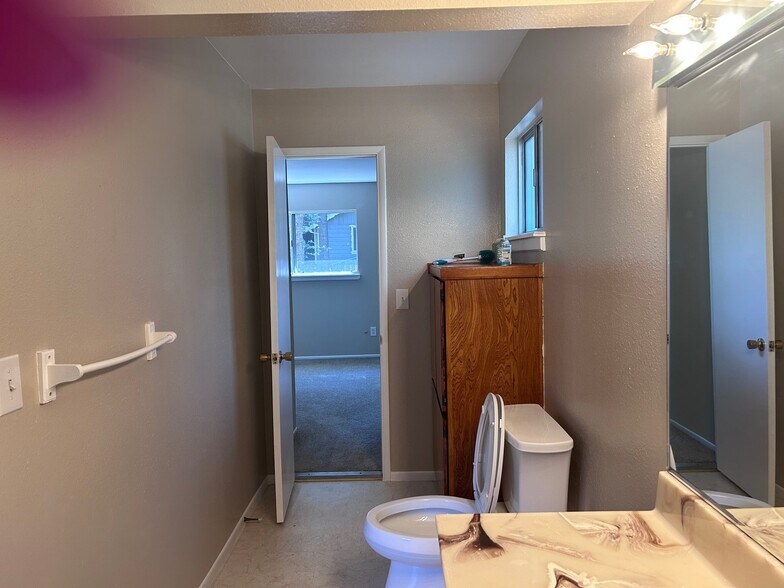 Building Photo - 398 Dunant Dr
