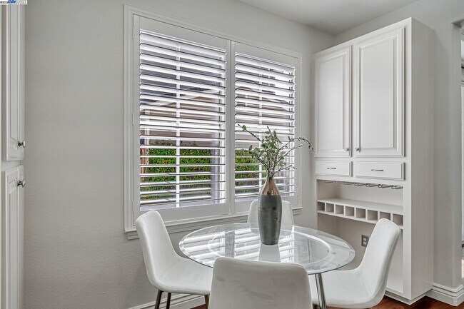 Building Photo - 260 Abigail Cir