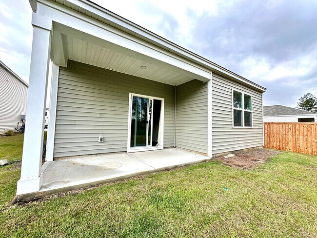 Building Photo - 3/2 home in Pine Hills in Cane Bay of Summerville!