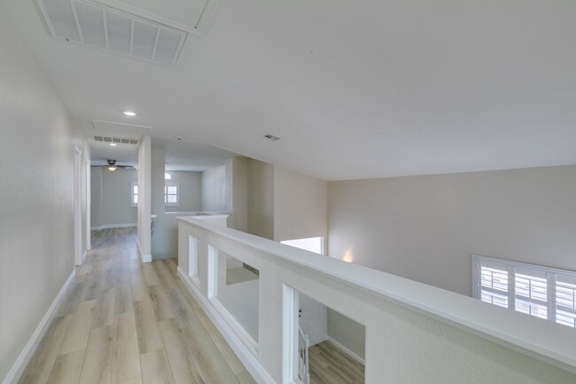 Building Photo - Beautiful 4-Bedroom Home Near Downtown Sum...