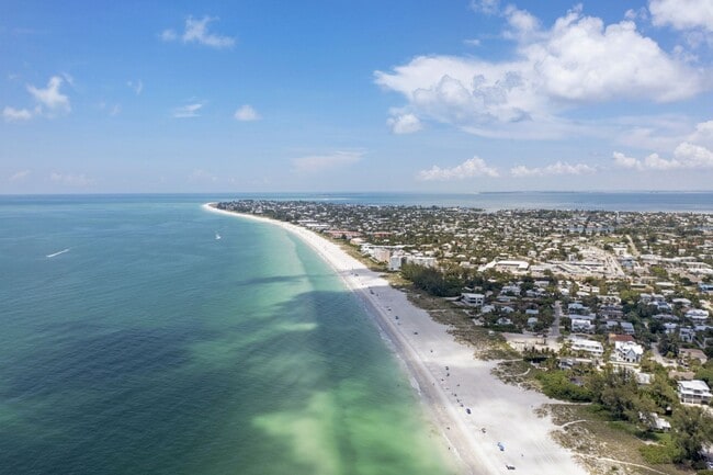 Building Photo - Monthly  FUN Furnished Bradenton, FL Rental VACA or Short term