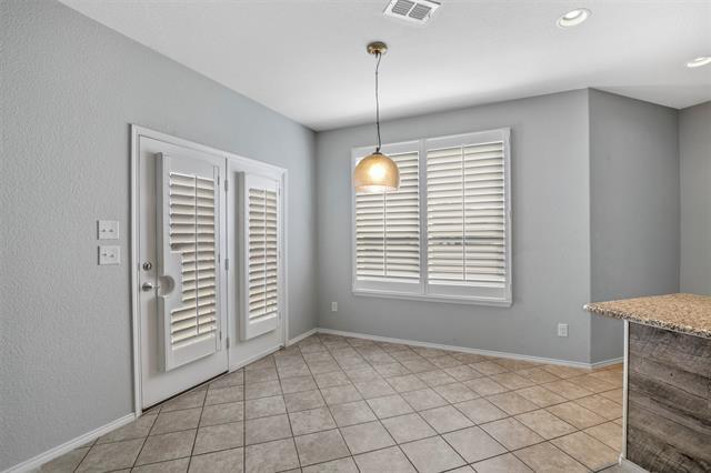 Building Photo - 9232 Blackstone Dr