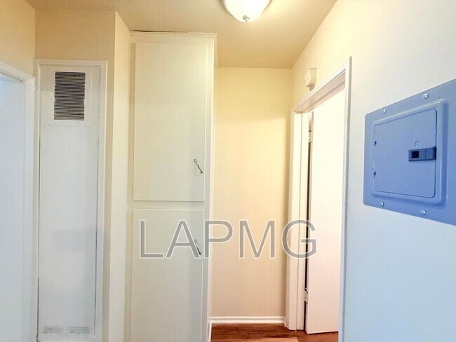 Building Photo - 356 Hayworth Ave