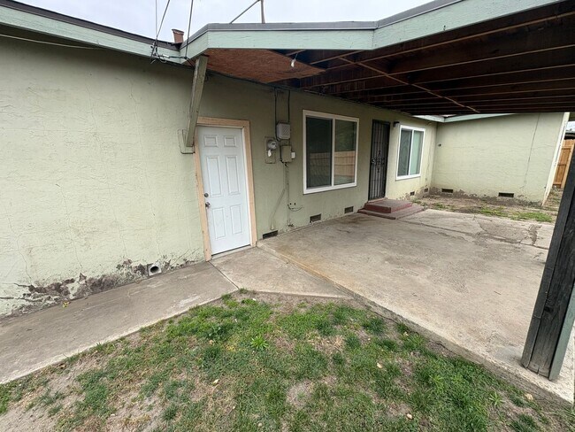 Building Photo - Charming Home for Rent Available Now!