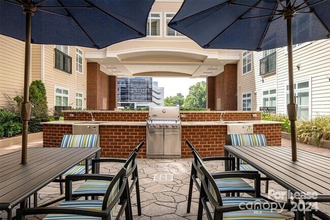 Building Photo - 905 Kenilworth Ave