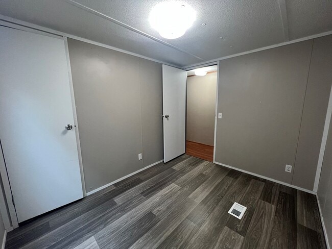 Building Photo - 295 Sawgrass Ct