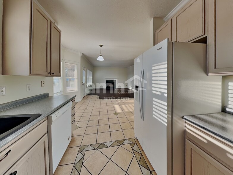 Building Photo - 12373 Carriage Stone Dr