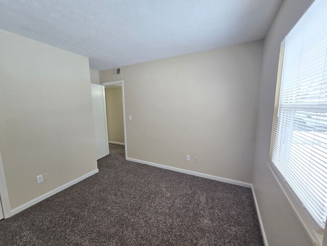 Building Photo - Nice, Recently Renovated, 3 Bedrooms, 1 Bath, Brick Ranch Home available Now! Located on a Cul de...