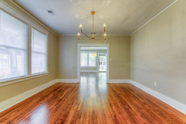 Building Photo - 869 Garland St