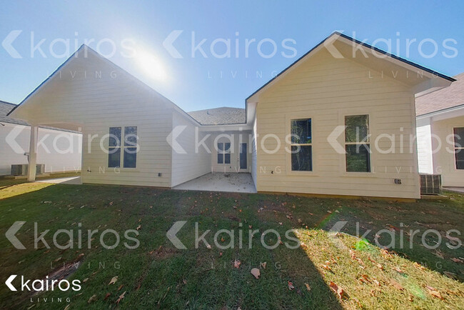 Building Photo - 4825 E Dacha Ln