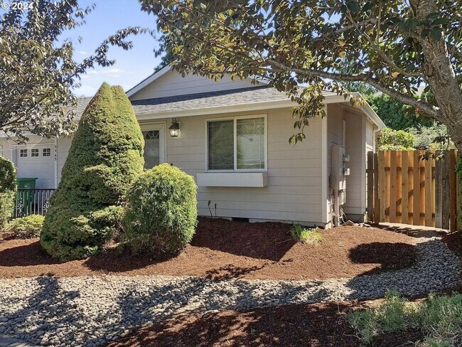 Building Photo - OR226