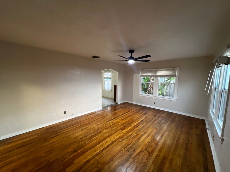 Building Photo - 3730 3rd Ave N