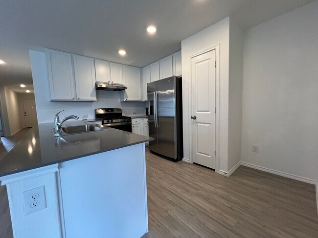 Building Photo - NEW, 4 BEDROOM HOME IN LONDON ISD - DON'T LET THIS ONE GET AWAY!