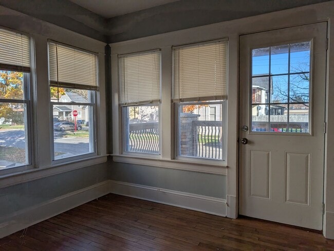 Building Photo - 1560 Coutant Ave